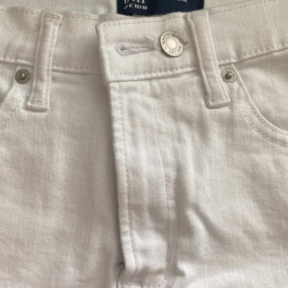 Denim-white mini skirt. Gap. Worn twice. 26 regular - Picture 3 of 5